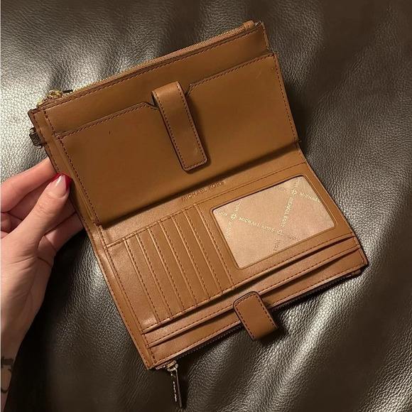 TRAVEL WRISTLET - Picture 3 of 3